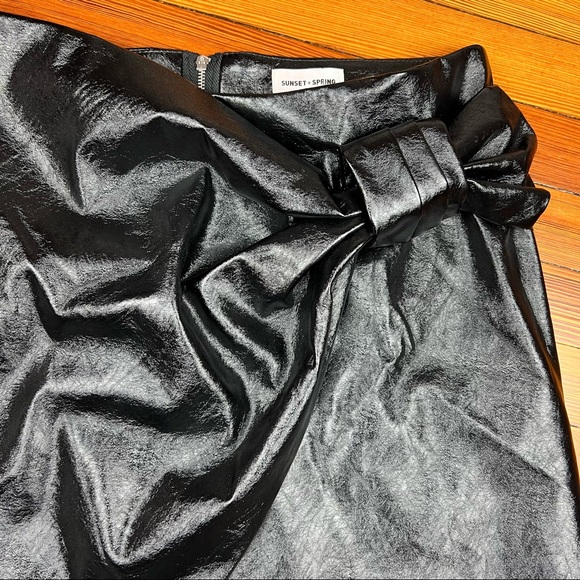 Sunset & Spring Patent Bow Mini Skirt - Picture 8 of 16